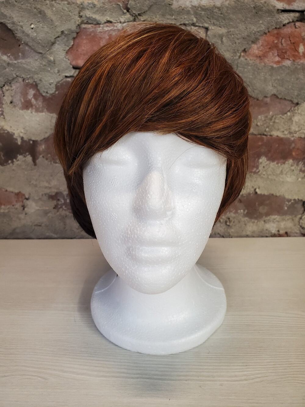 Instant Fashion Womens Wig Short Layered Pixie Cut Brown Blonde Highlights